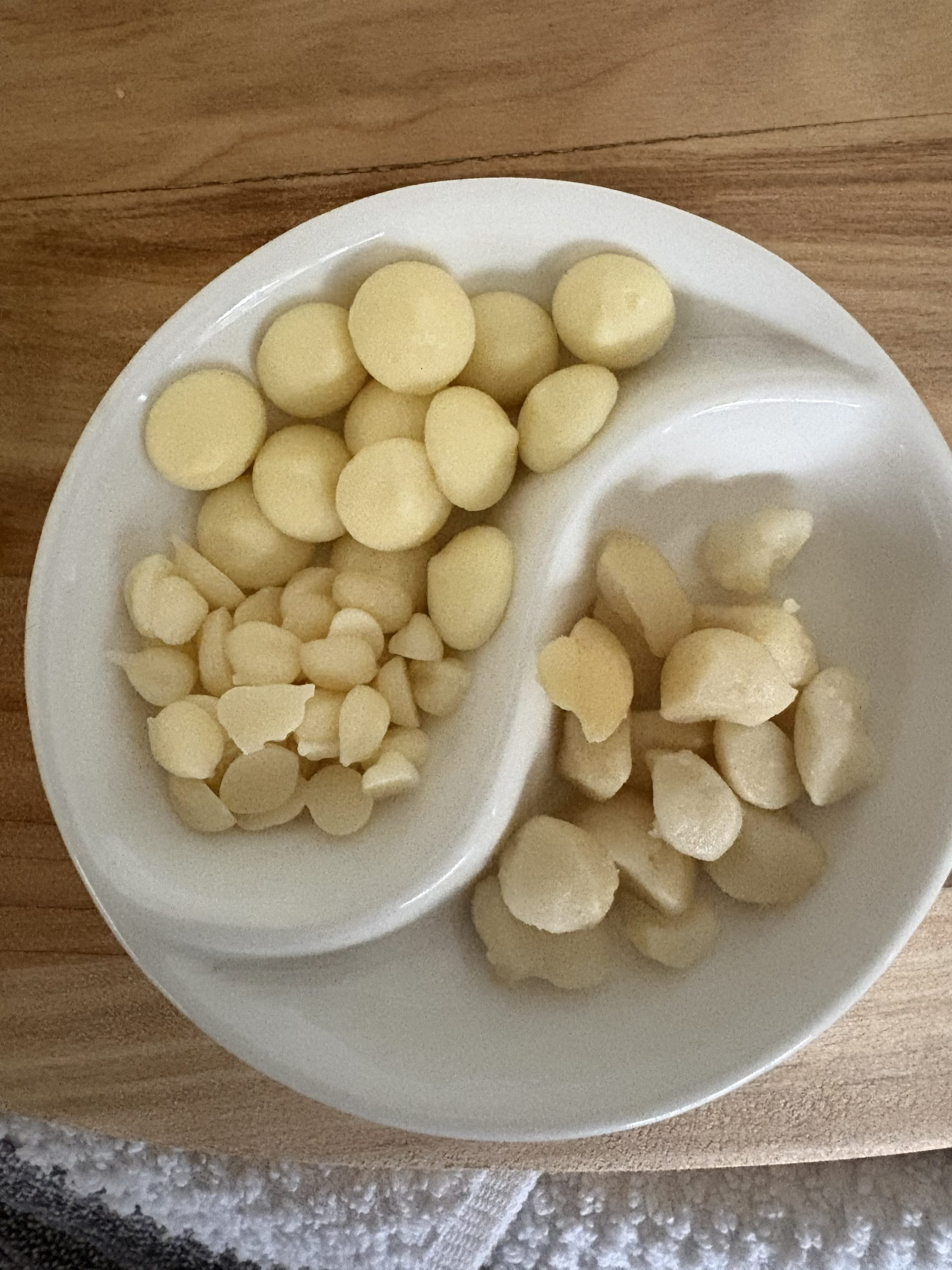 The Macadamia & White Chocolate Crumble (10 Cookies) - Image 3